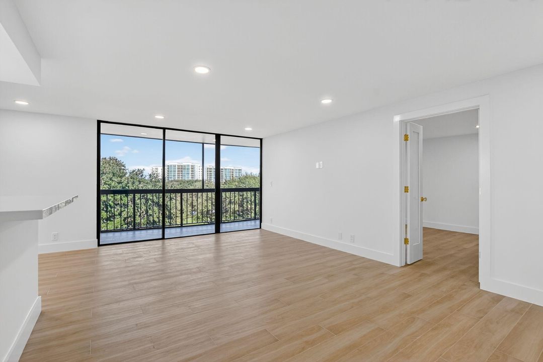 待售: $649,000 (2 贝兹, 2 浴室, 1310 平方英尺)