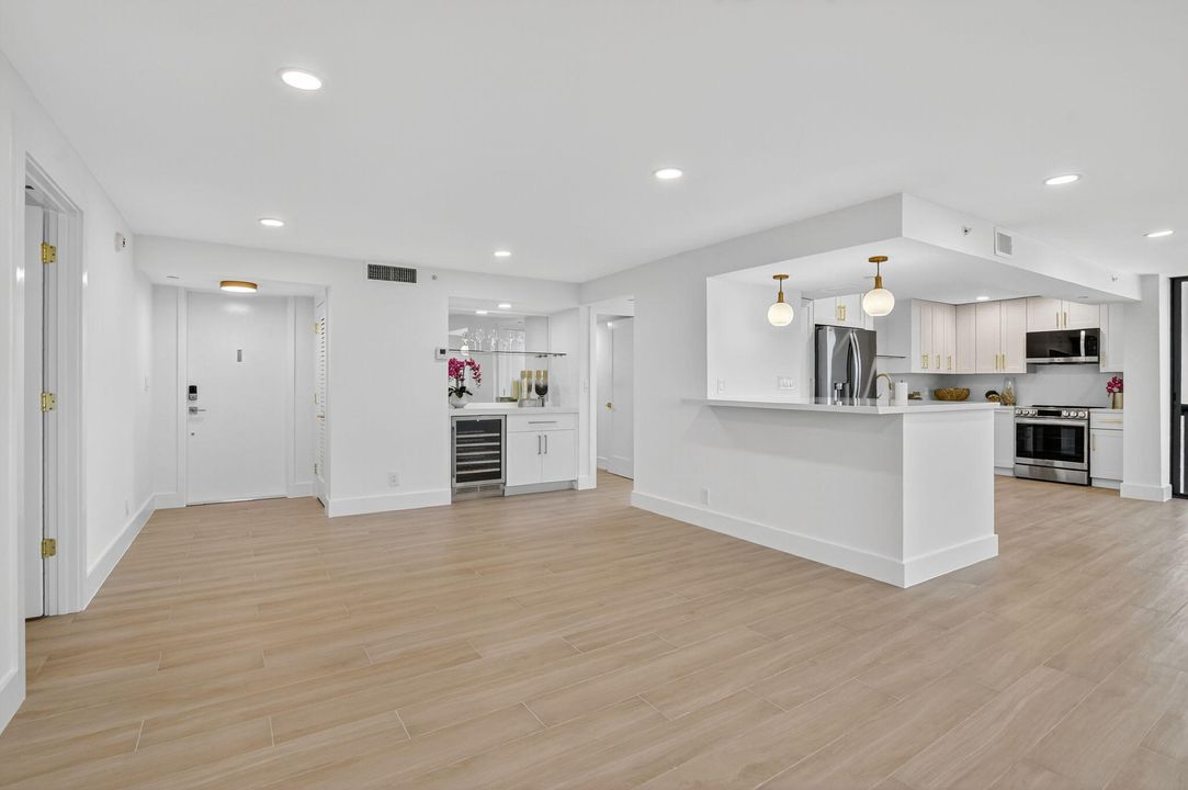 待售: $649,000 (2 贝兹, 2 浴室, 1310 平方英尺)