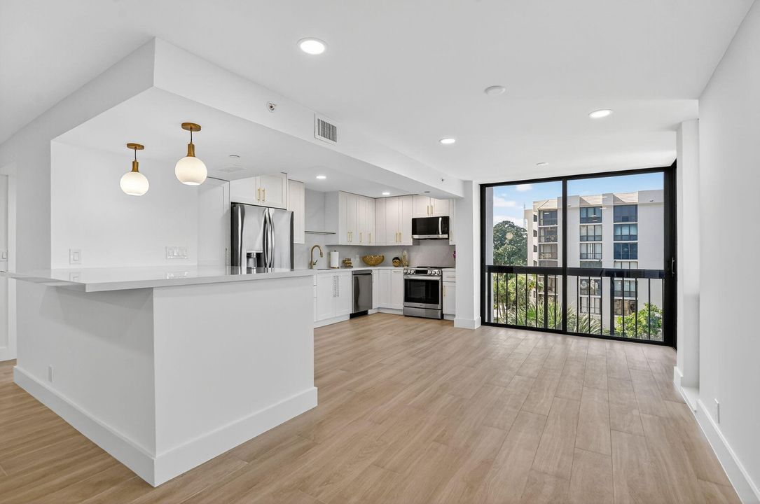 待售: $649,000 (2 贝兹, 2 浴室, 1310 平方英尺)