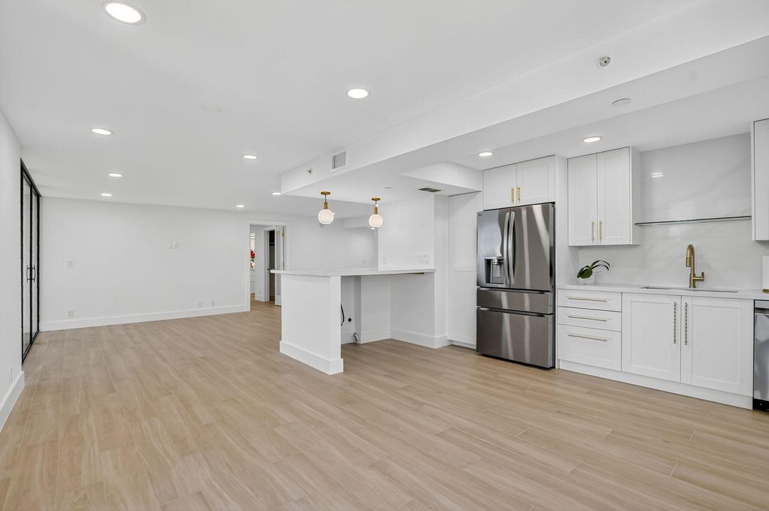 待售: $649,000 (2 贝兹, 2 浴室, 1310 平方英尺)