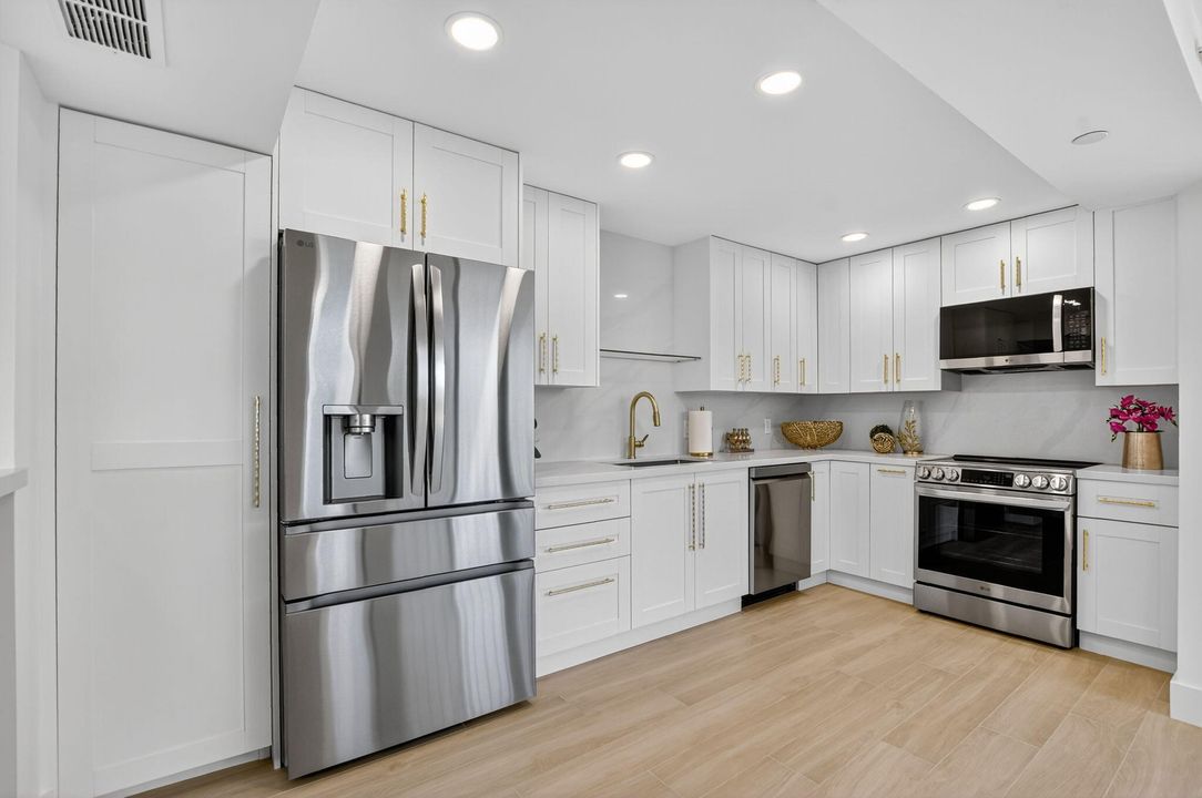 待售: $649,000 (2 贝兹, 2 浴室, 1310 平方英尺)