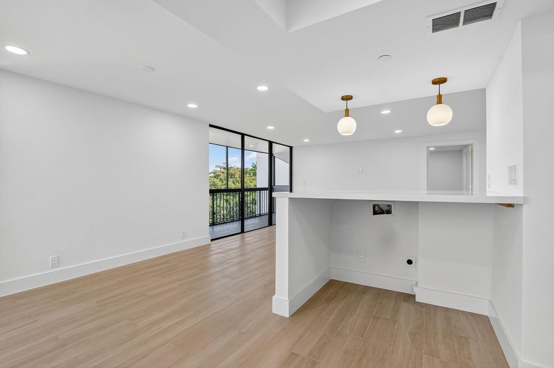 待售: $649,000 (2 贝兹, 2 浴室, 1310 平方英尺)