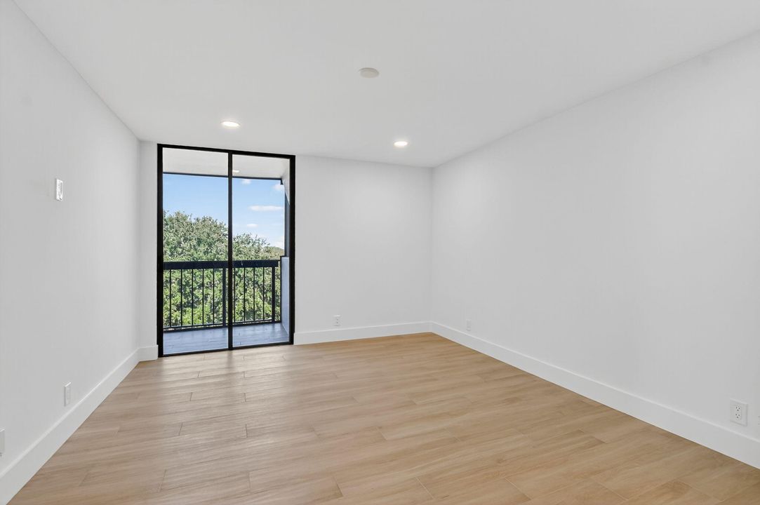 待售: $649,000 (2 贝兹, 2 浴室, 1310 平方英尺)