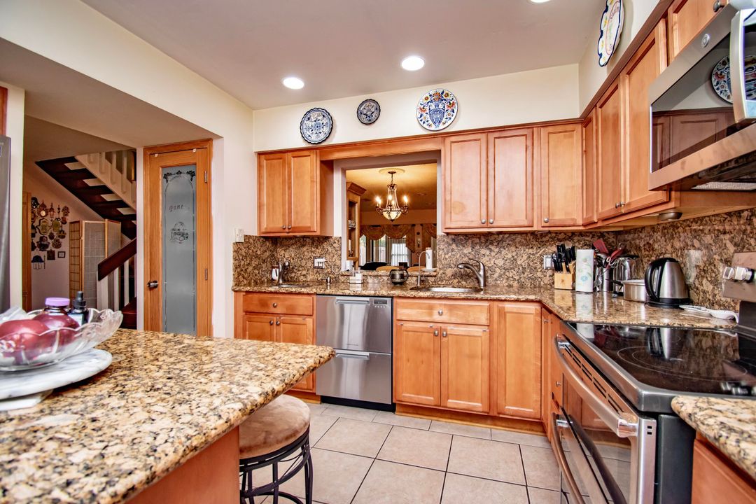 На продажу: $585,000 (3 спален, 2 ванн, 1860 Квадратных фут)