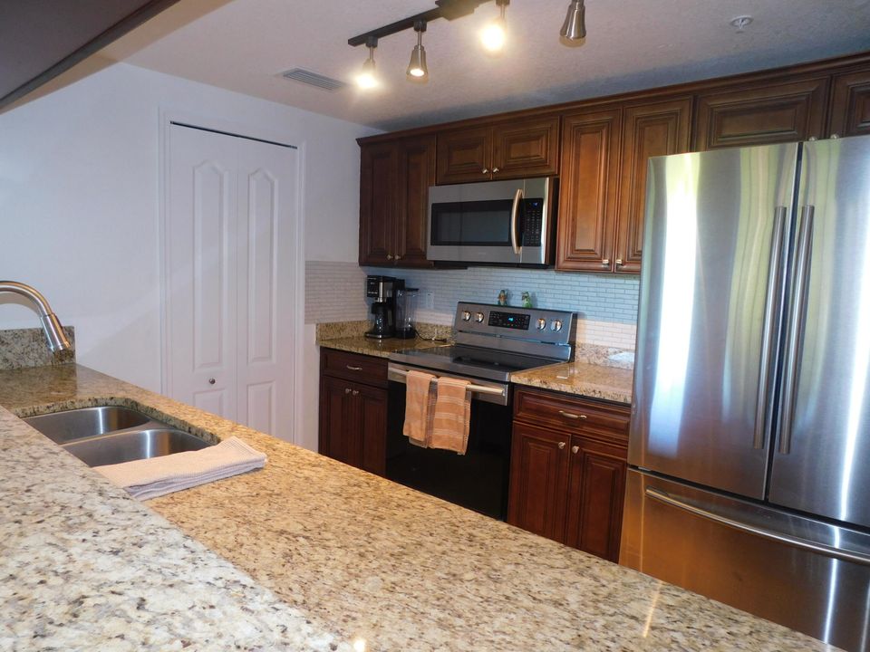 For Sale: $315,000 (3 beds, 2 baths, 1315 Square Feet)