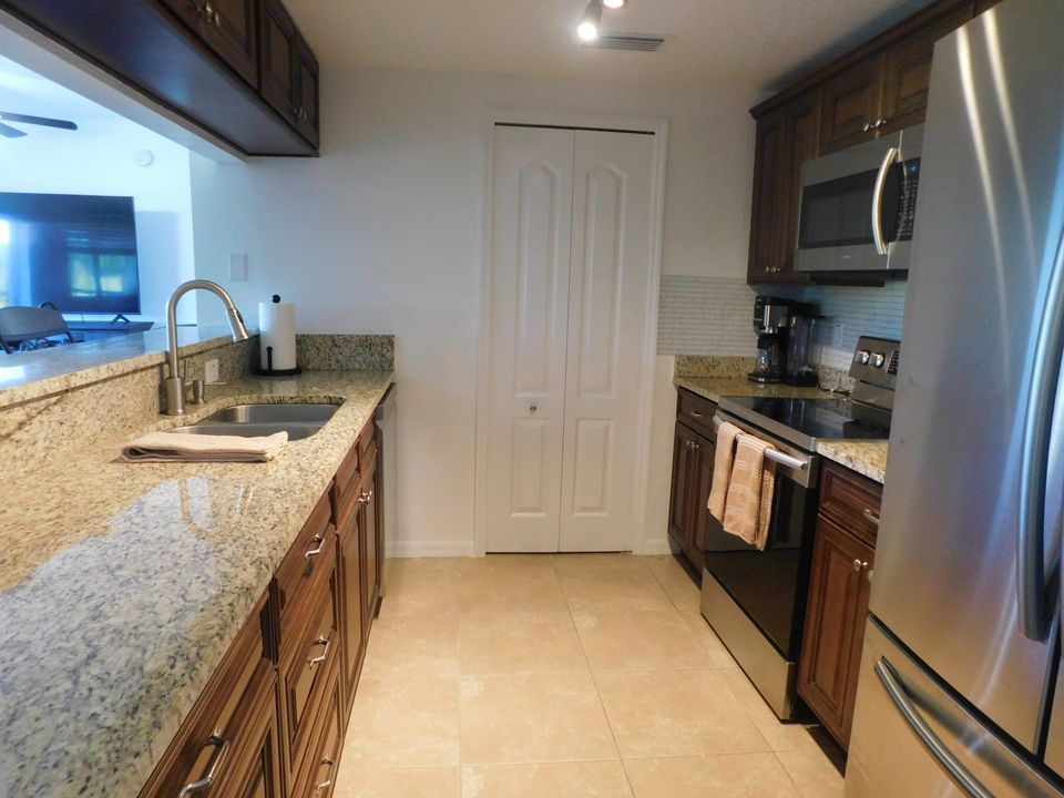 For Sale: $315,000 (3 beds, 2 baths, 1315 Square Feet)