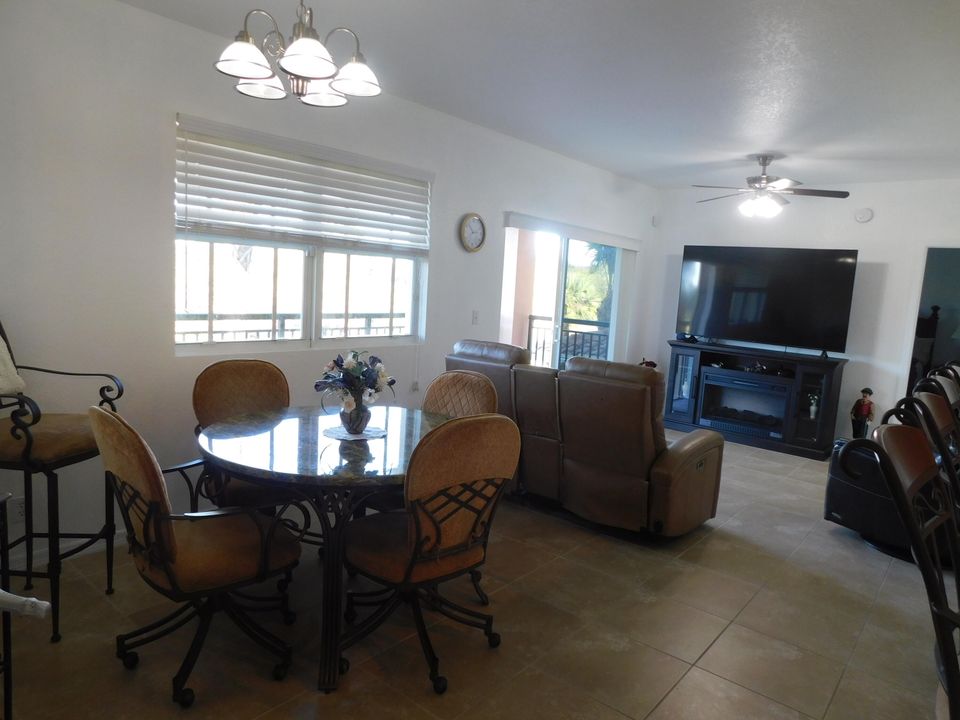 For Sale: $315,000 (3 beds, 2 baths, 1315 Square Feet)
