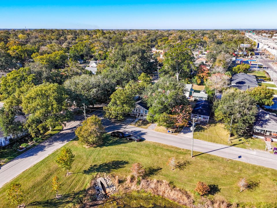 待售: $300,000 (4 贝兹, 2 浴室, 1250 平方英尺)