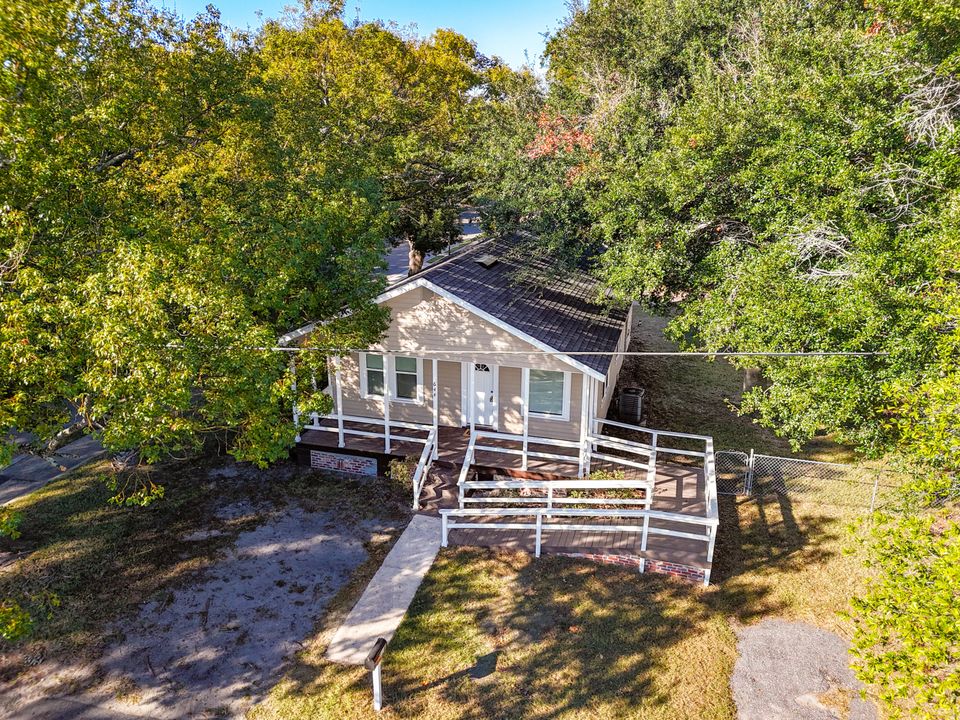 待售: $300,000 (4 贝兹, 2 浴室, 1250 平方英尺)