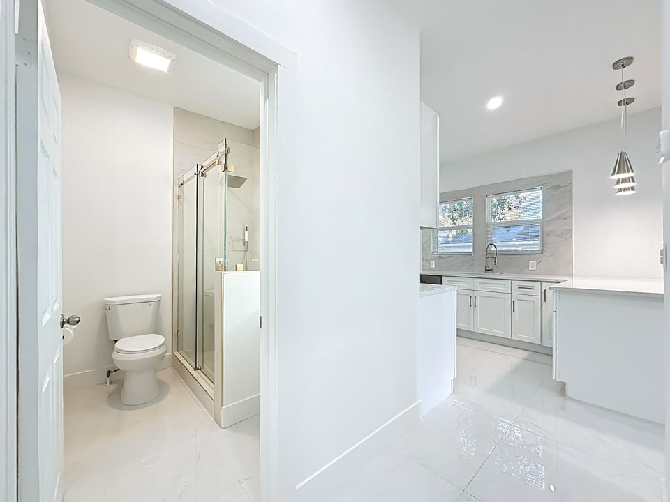 待售: $300,000 (4 贝兹, 2 浴室, 1250 平方英尺)