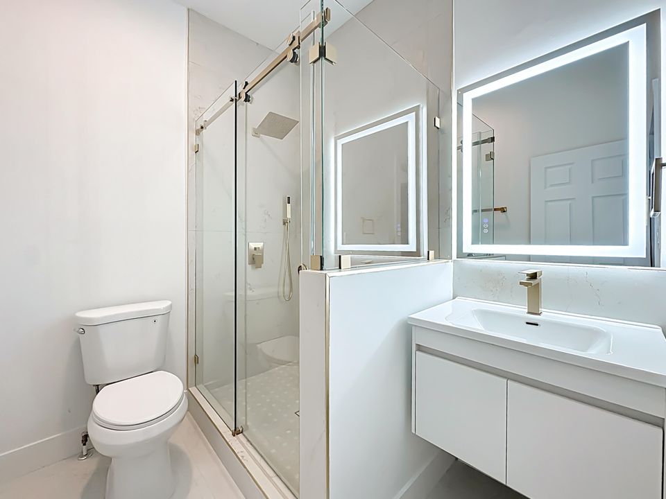 待售: $300,000 (4 贝兹, 2 浴室, 1250 平方英尺)