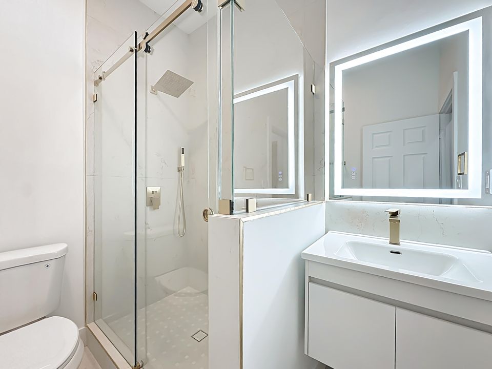 待售: $300,000 (4 贝兹, 2 浴室, 1250 平方英尺)