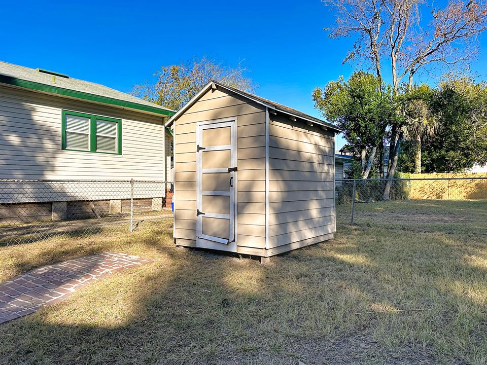 待售: $300,000 (4 贝兹, 2 浴室, 1250 平方英尺)