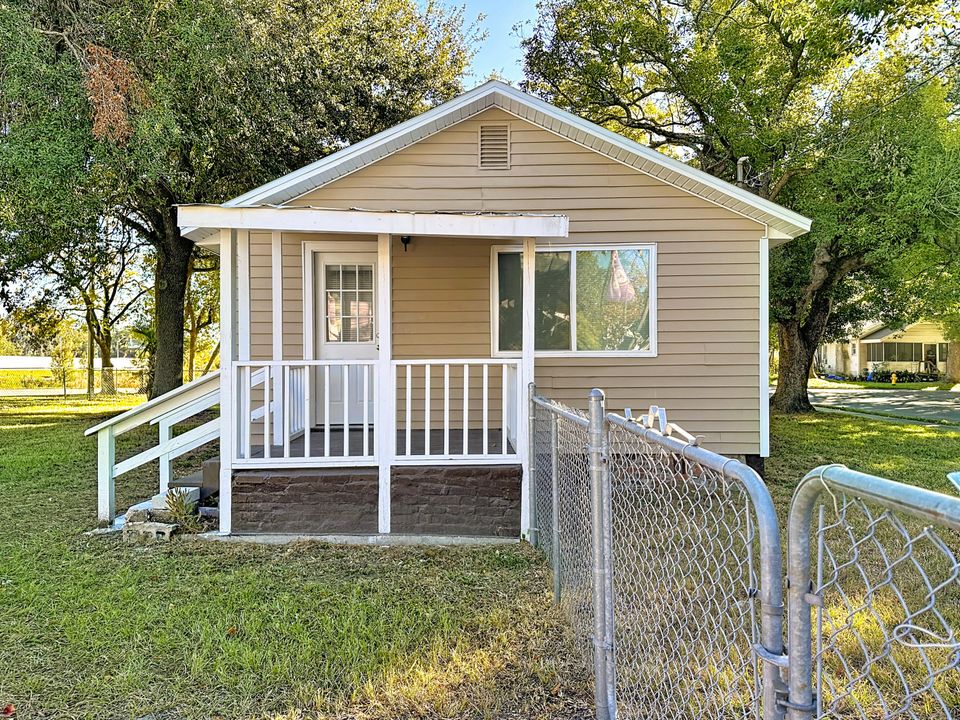 待售: $300,000 (4 贝兹, 2 浴室, 1250 平方英尺)