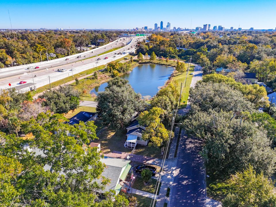 待售: $300,000 (4 贝兹, 2 浴室, 1250 平方英尺)