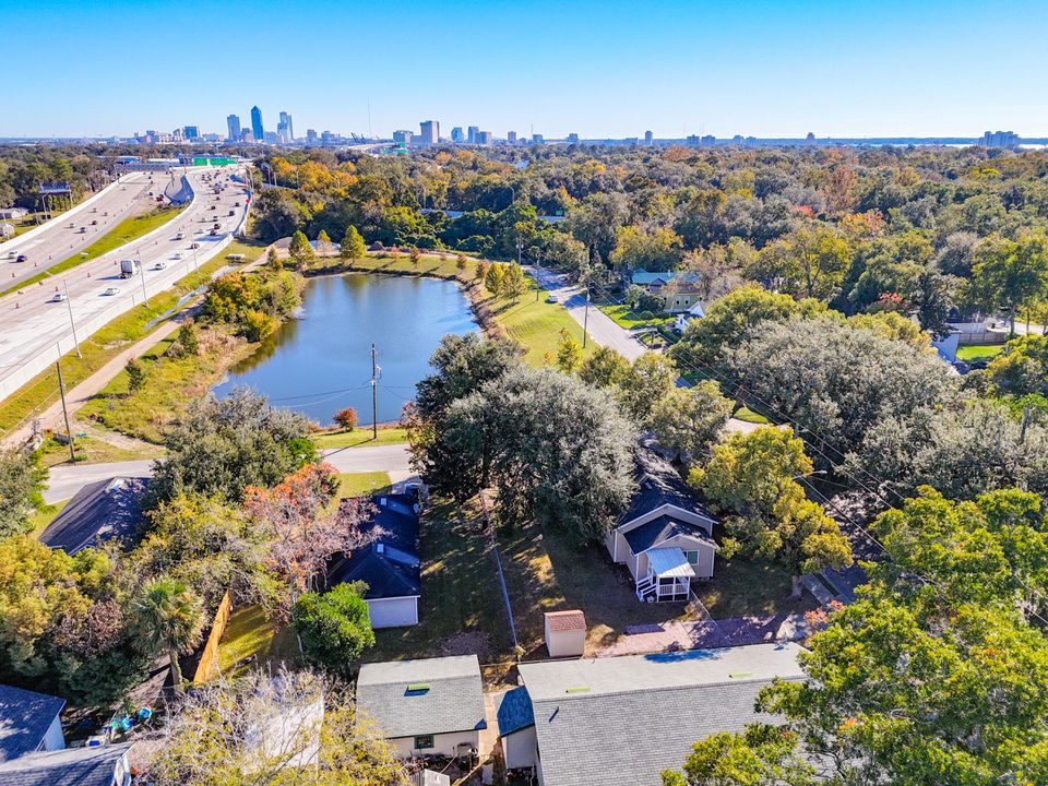 待售: $300,000 (4 贝兹, 2 浴室, 1250 平方英尺)