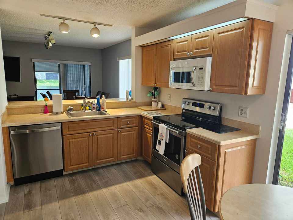 出租: $2,400 (3 贝兹, 2 浴室, 1330 平方英尺)