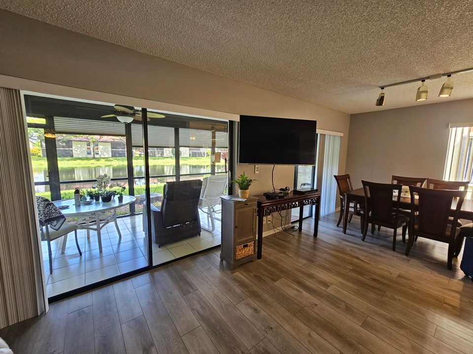 出租: $2,400 (3 贝兹, 2 浴室, 1330 平方英尺)