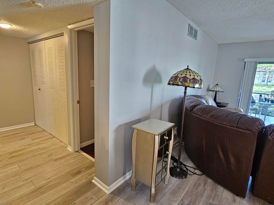 出租: $2,400 (3 贝兹, 2 浴室, 1330 平方英尺)