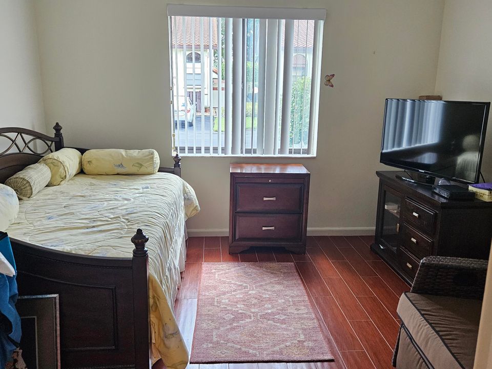 出租: $2,400 (3 贝兹, 2 浴室, 1330 平方英尺)