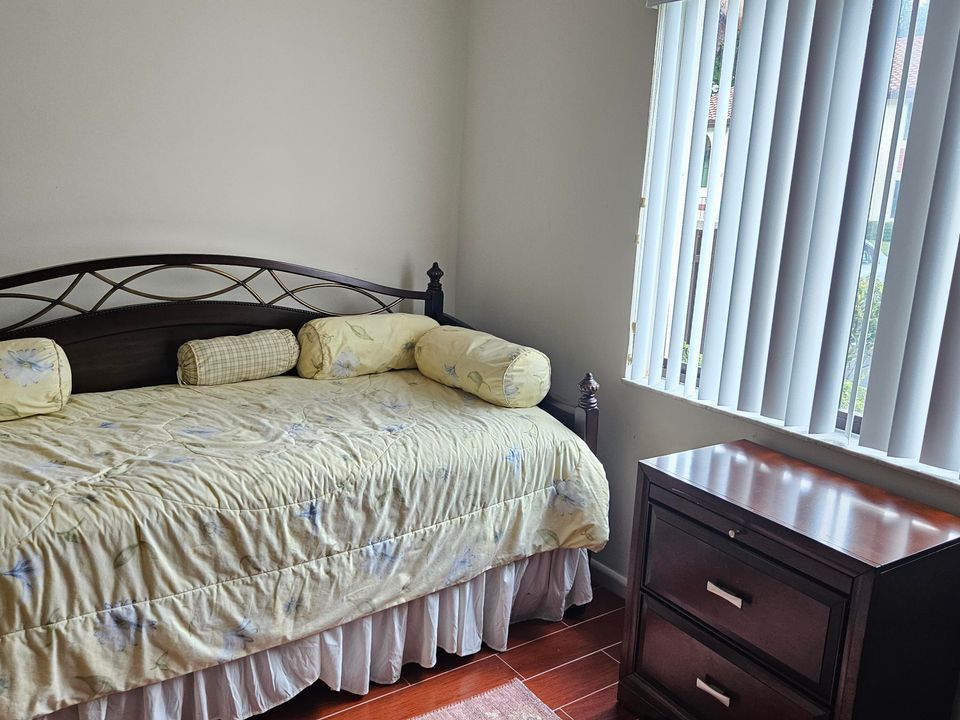 出租: $2,400 (3 贝兹, 2 浴室, 1330 平方英尺)