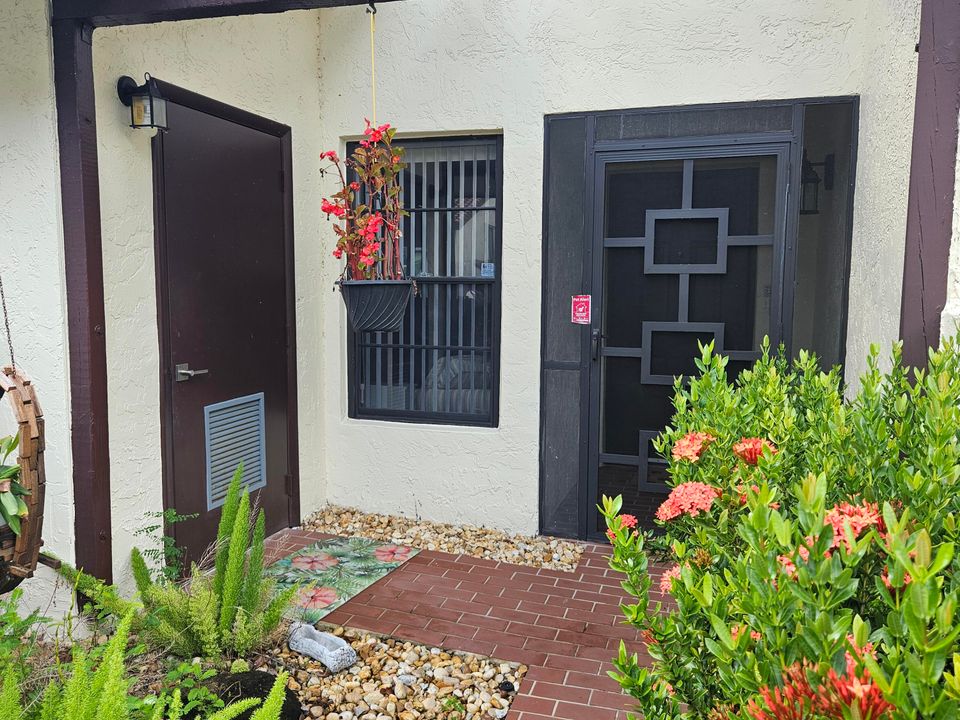 出租: $2,400 (3 贝兹, 2 浴室, 1330 平方英尺)