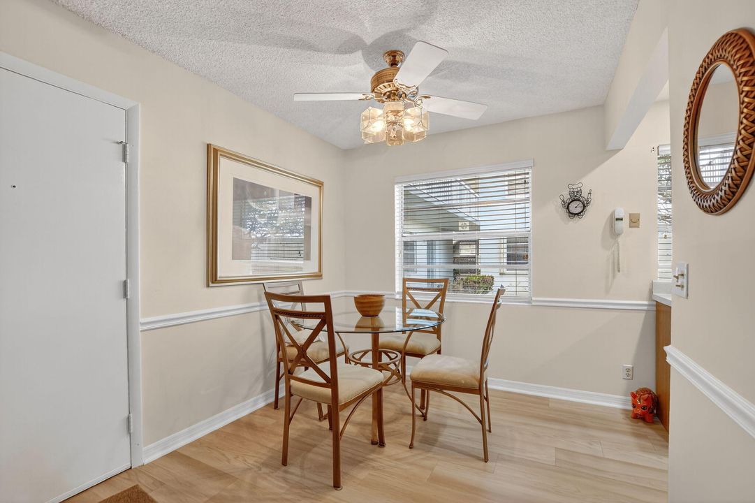 Active With Contract: $114,900 (2 beds, 2 baths, 907 Square Feet)