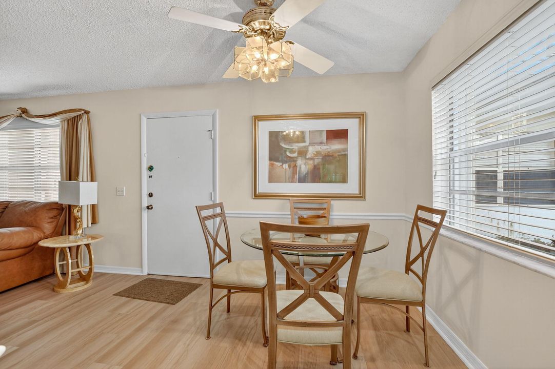 Active With Contract: $114,900 (2 beds, 2 baths, 907 Square Feet)