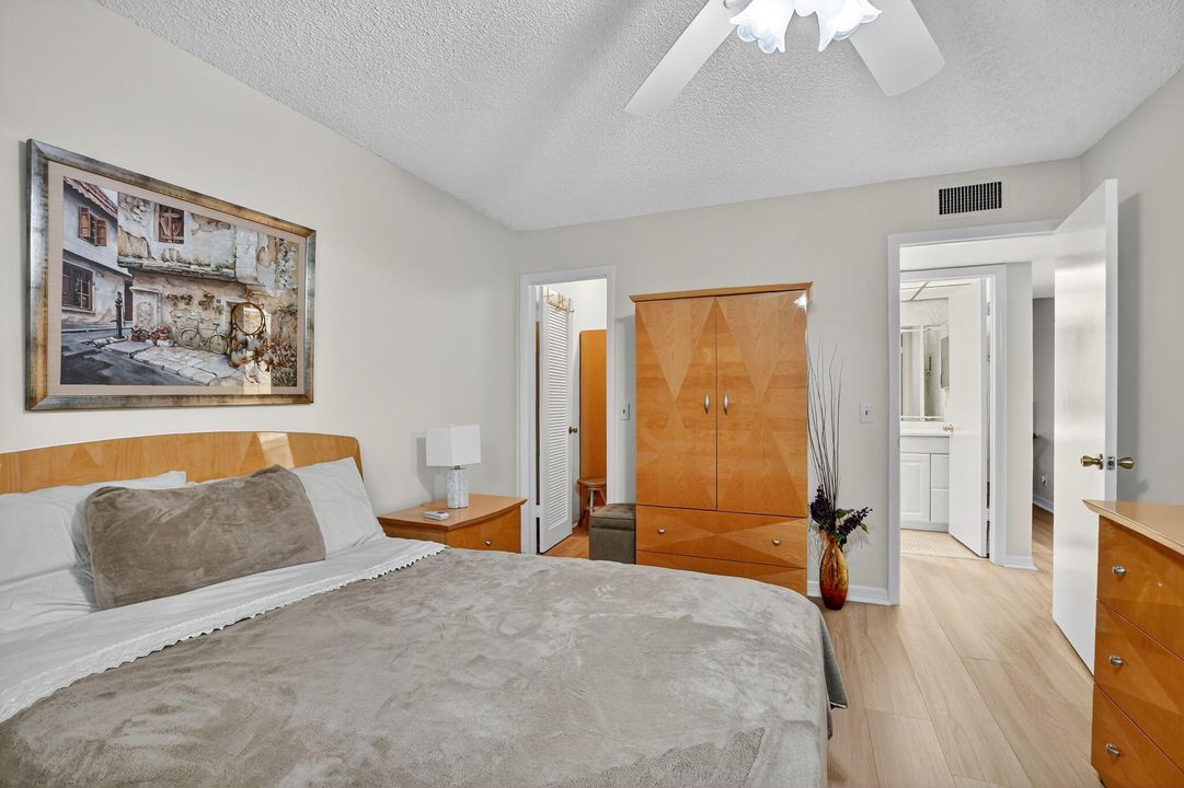 Active With Contract: $114,900 (2 beds, 2 baths, 907 Square Feet)