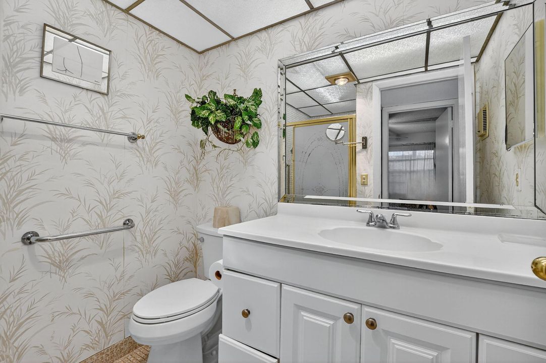 Active With Contract: $114,900 (2 beds, 2 baths, 907 Square Feet)