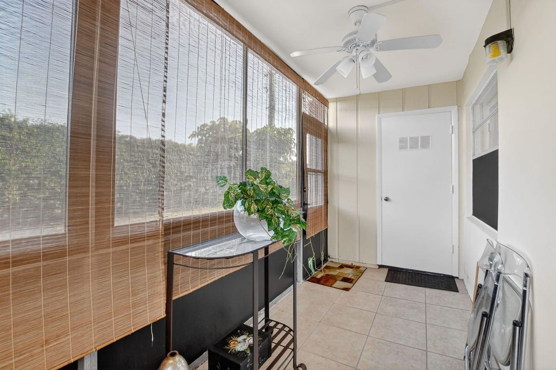 Active With Contract: $114,900 (2 beds, 2 baths, 907 Square Feet)