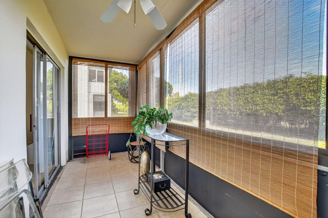 Active With Contract: $114,900 (2 beds, 2 baths, 907 Square Feet)