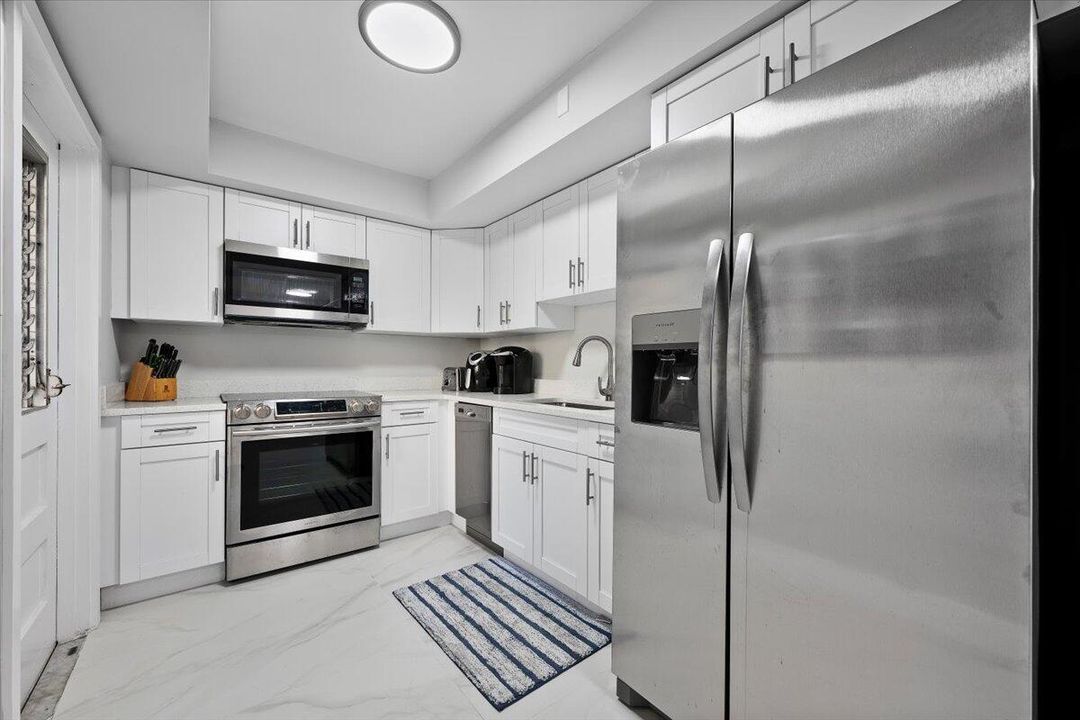 待售: $260,000 (2 贝兹, 2 浴室, 959 平方英尺)