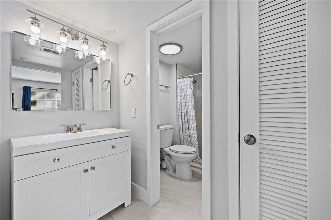 待售: $260,000 (2 贝兹, 2 浴室, 959 平方英尺)