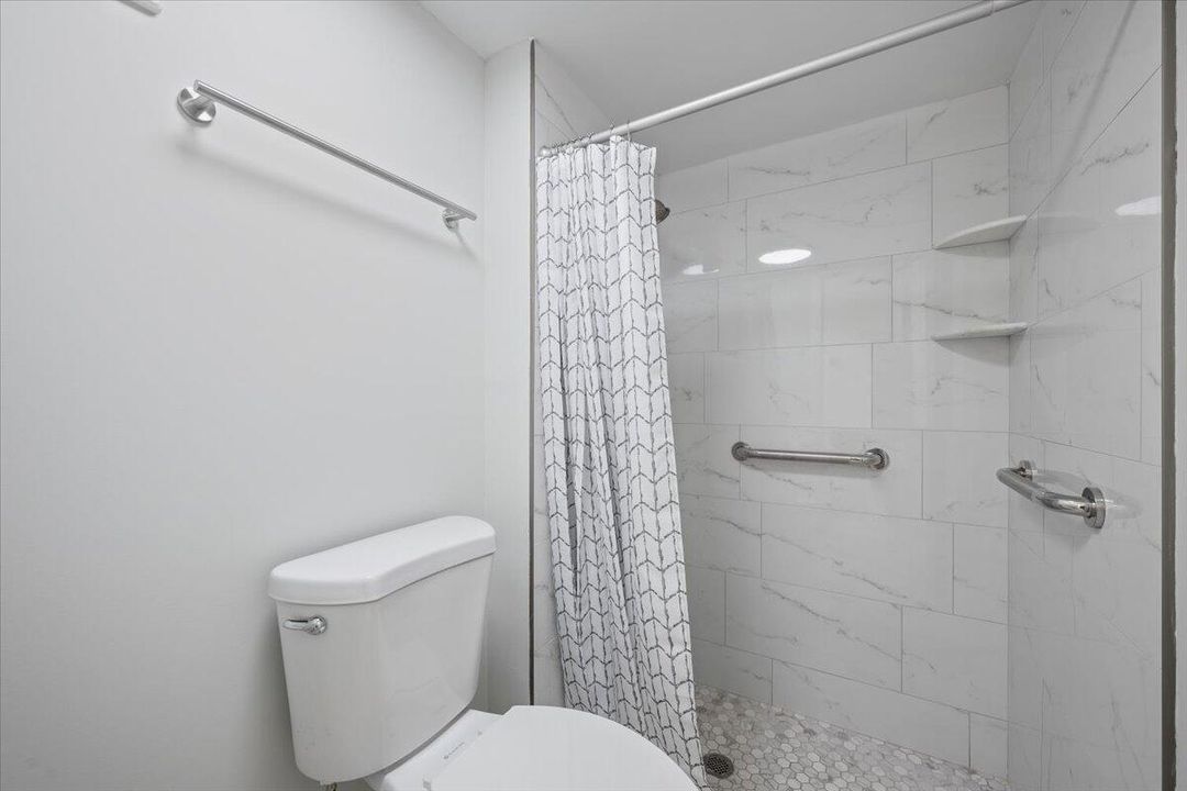 待售: $260,000 (2 贝兹, 2 浴室, 959 平方英尺)