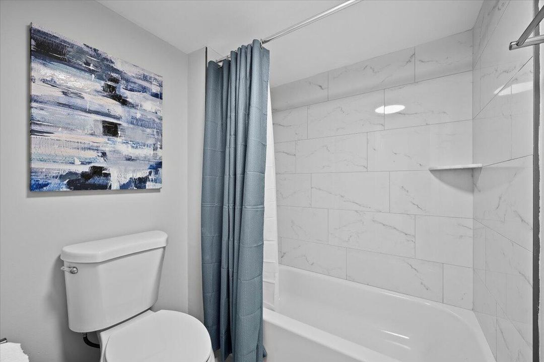 待售: $260,000 (2 贝兹, 2 浴室, 959 平方英尺)