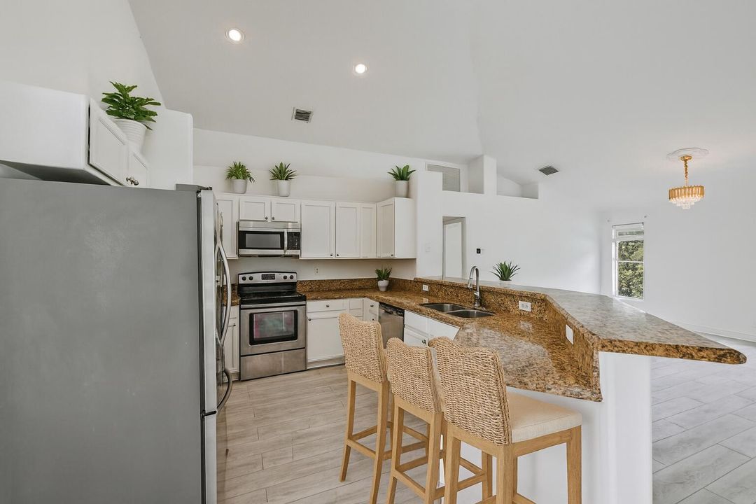 For Sale: $1,189,000 (4 beds, 2 baths, 2500 Square Feet)