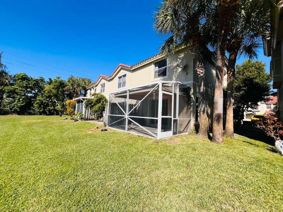 出租: $2,590 (3 贝兹, 2 浴室, 1250 平方英尺)