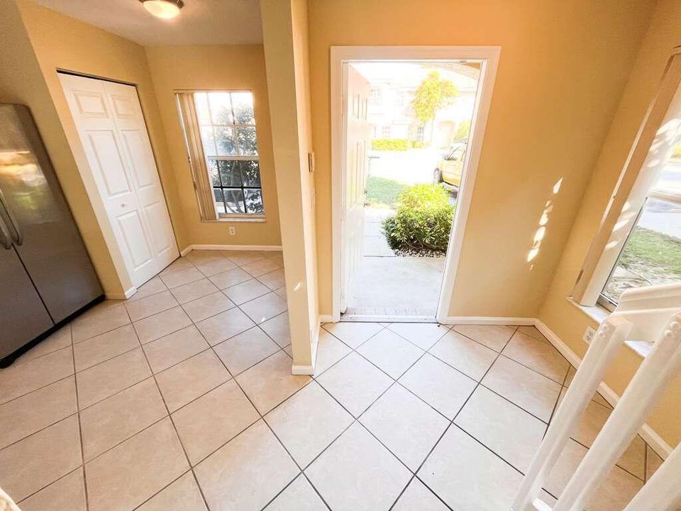 出租: $2,590 (3 贝兹, 2 浴室, 1250 平方英尺)