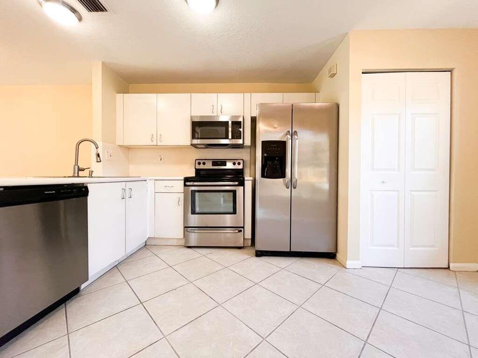 出租: $2,590 (3 贝兹, 2 浴室, 1250 平方英尺)