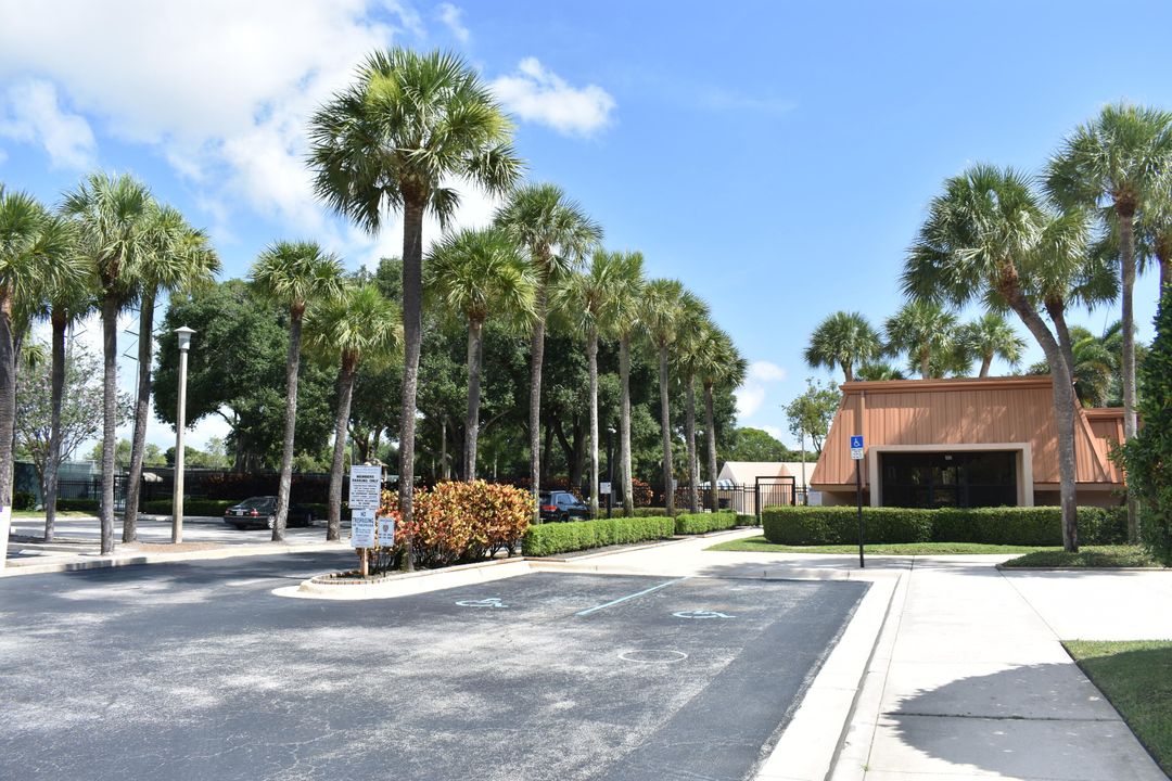 For Sale: $312,000 (2 beds, 2 baths, 1236 Square Feet)