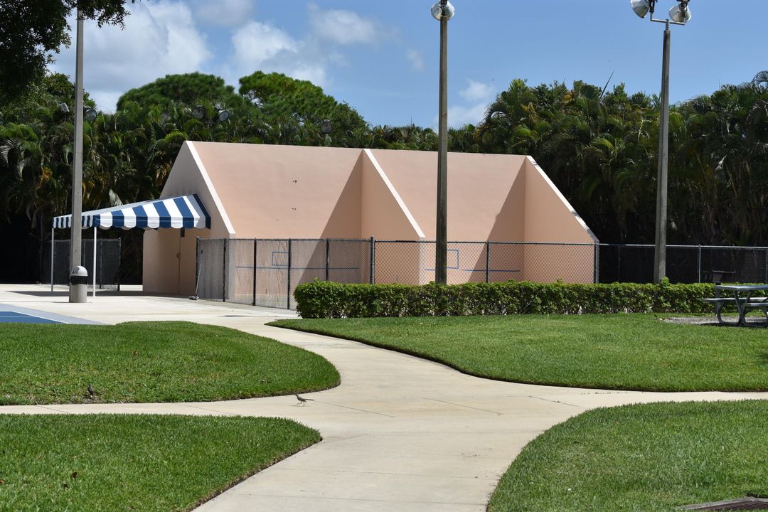 For Sale: $312,000 (2 beds, 2 baths, 1236 Square Feet)