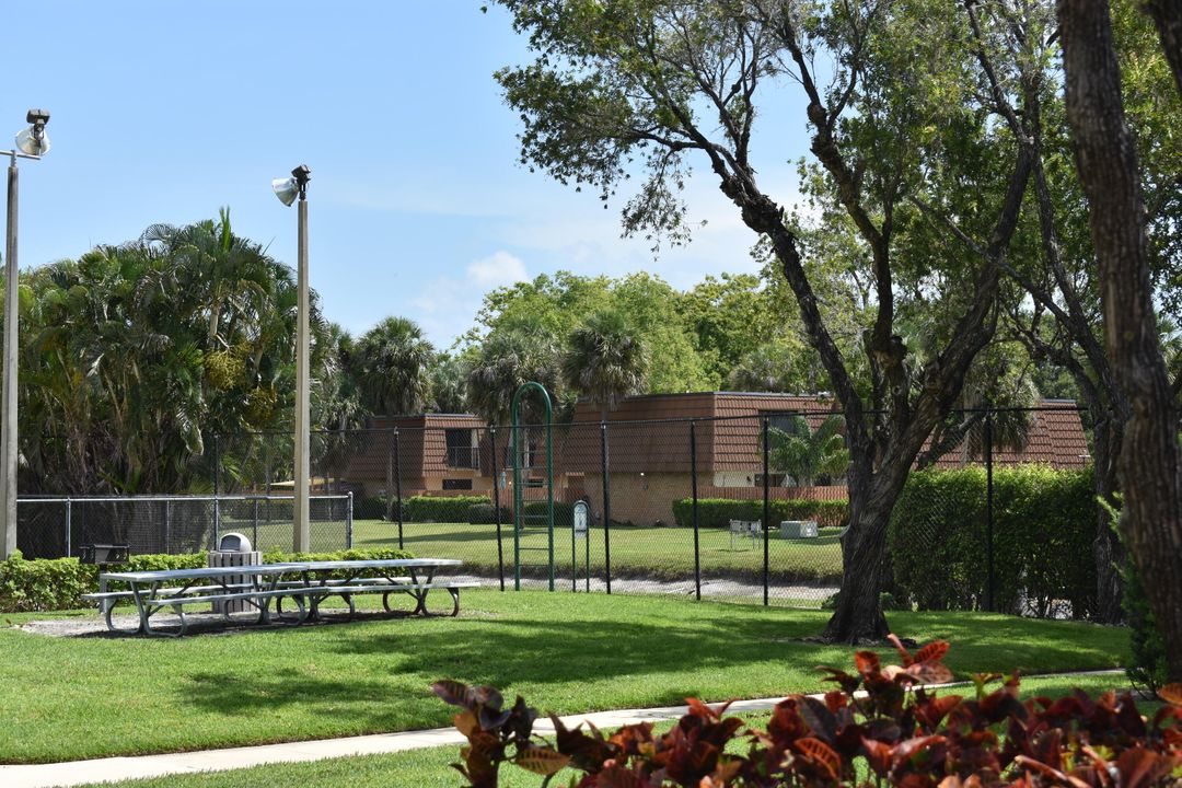 For Sale: $312,000 (2 beds, 2 baths, 1236 Square Feet)