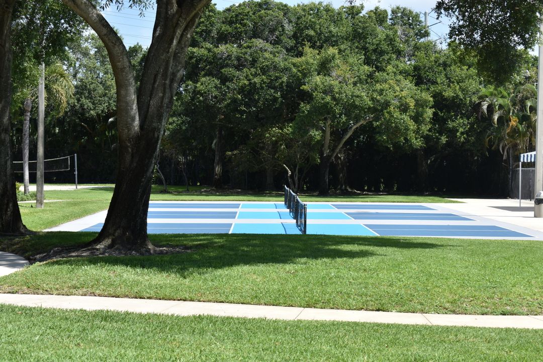 For Sale: $312,000 (2 beds, 2 baths, 1236 Square Feet)