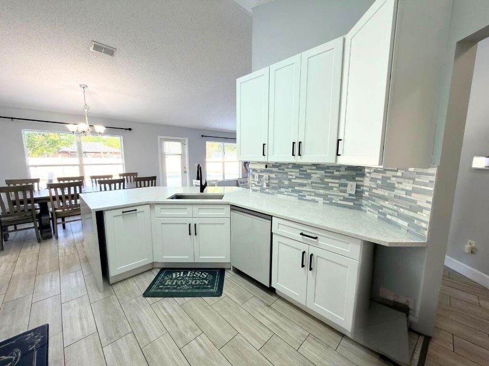 待售: $495,000 (4 贝兹, 2 浴室, 2322 平方英尺)