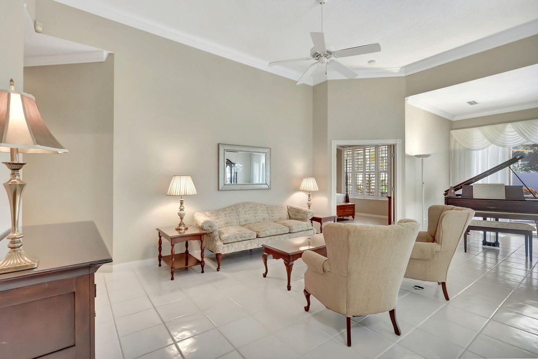 Activo con contrato: $699,000 (3 camas, 3 baños, 2024 Pies cuadrados)