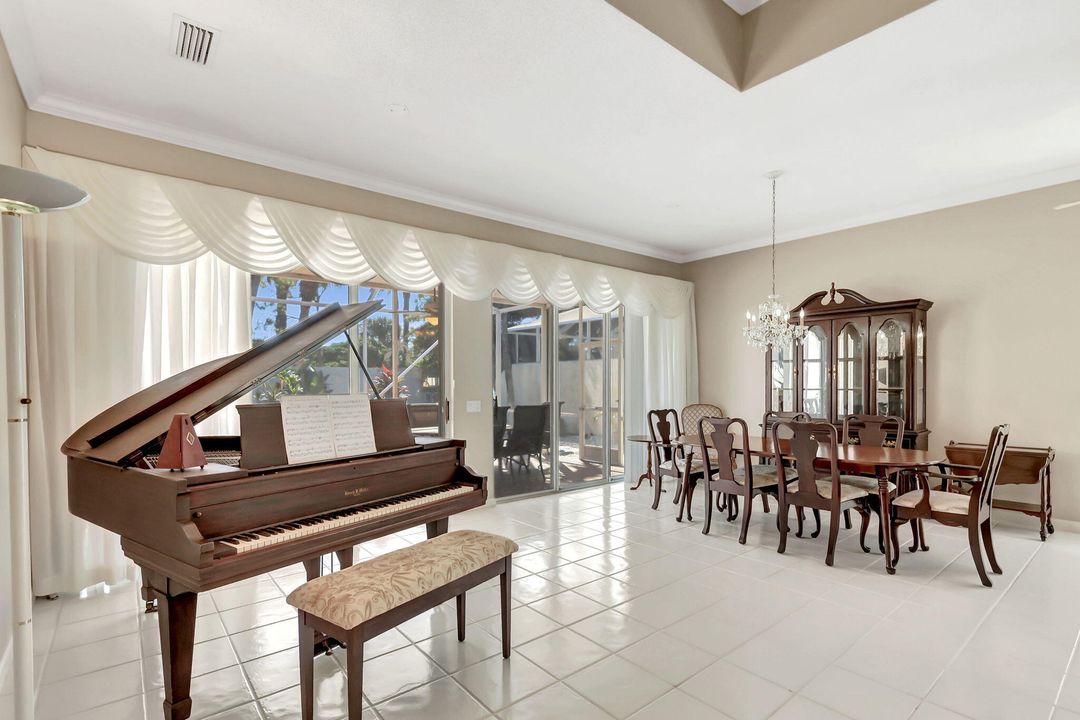 Activo con contrato: $699,000 (3 camas, 3 baños, 2024 Pies cuadrados)