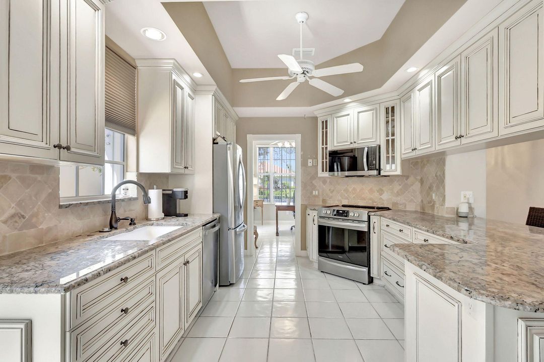 Activo con contrato: $699,000 (3 camas, 3 baños, 2024 Pies cuadrados)