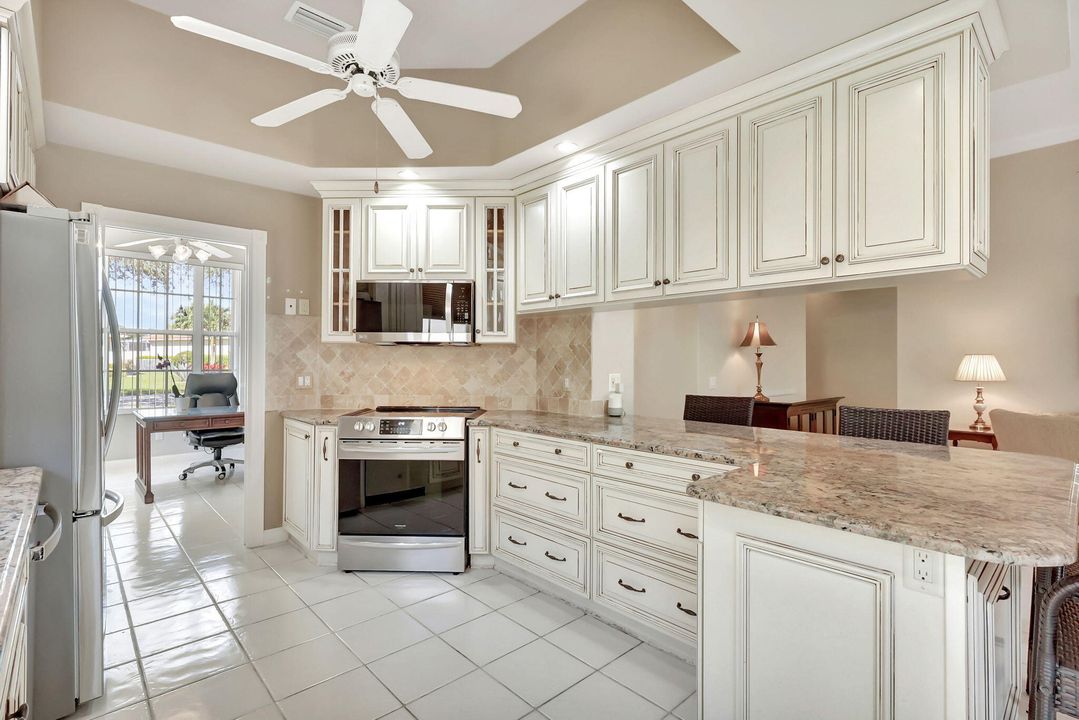 Activo con contrato: $699,000 (3 camas, 3 baños, 2024 Pies cuadrados)