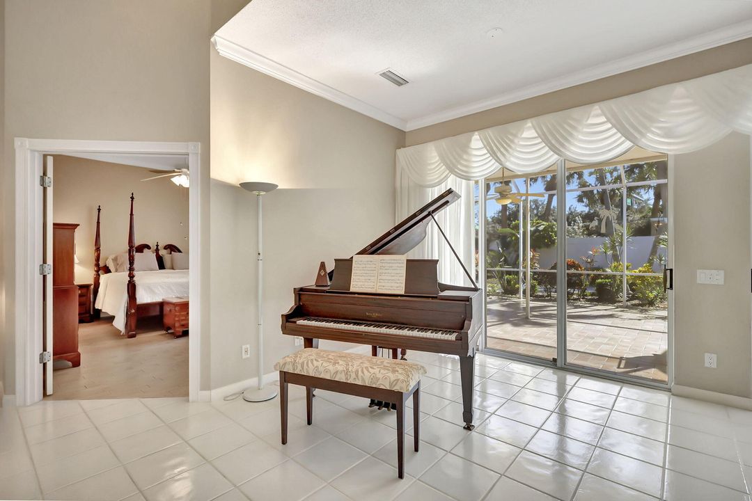 Activo con contrato: $699,000 (3 camas, 3 baños, 2024 Pies cuadrados)